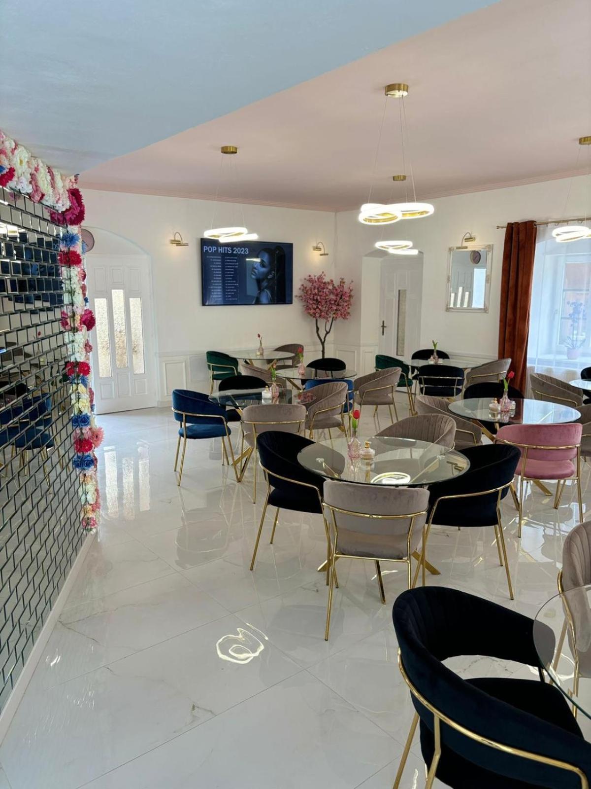 Boutique Hotel Posta Rl 奥拉夫斯基波扎莫克 外观 照片